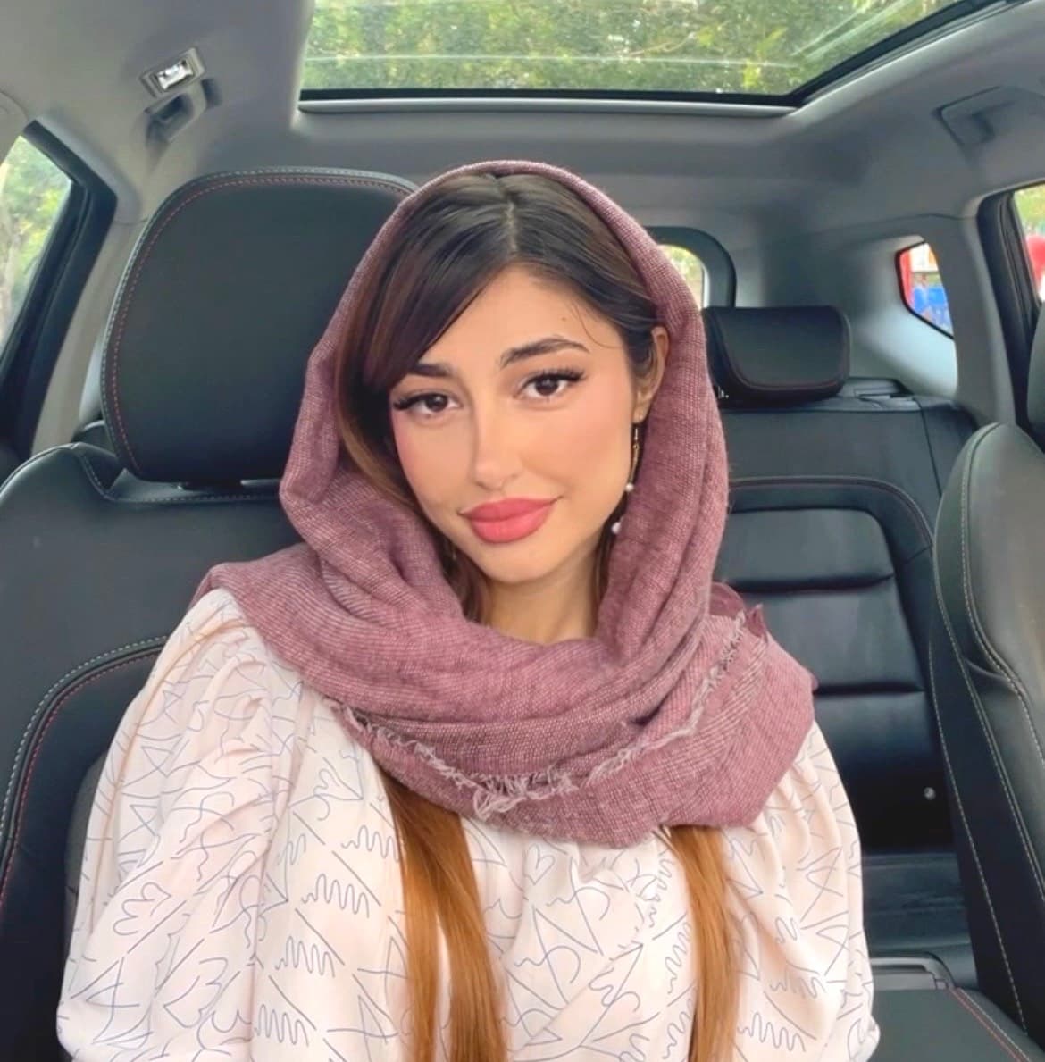 نگین مهدی زاده