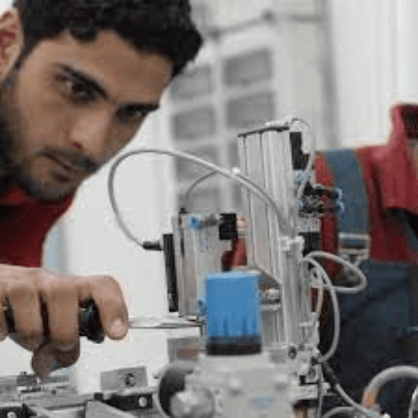 آموزشگاه فنی و حرفهای نازنین